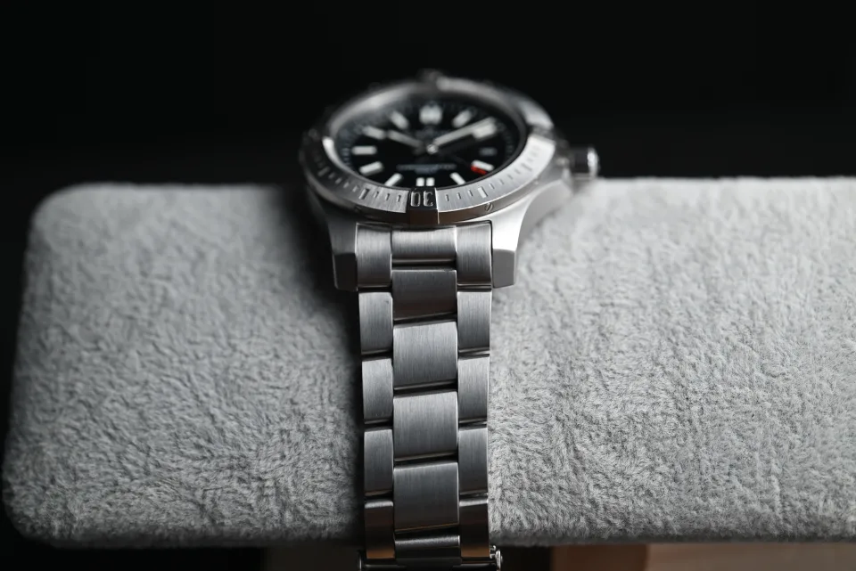 Breitling Colt 44