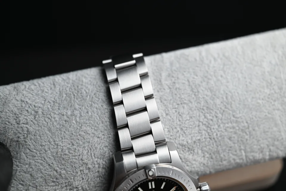 Breitling Colt 44