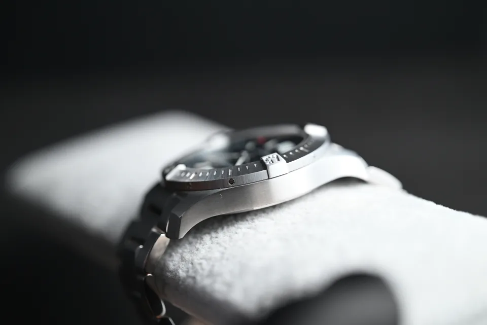Breitling Colt 44
