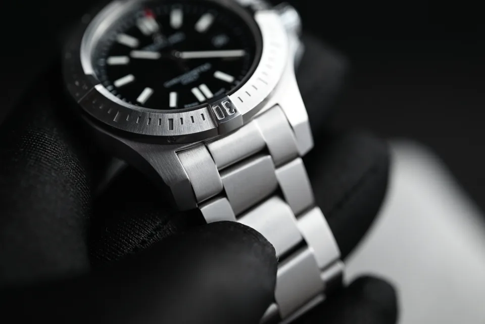 Breitling Colt 44